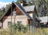 Бревенчатый дом на участке 1 гектар рядом с красивым озером / Псков
